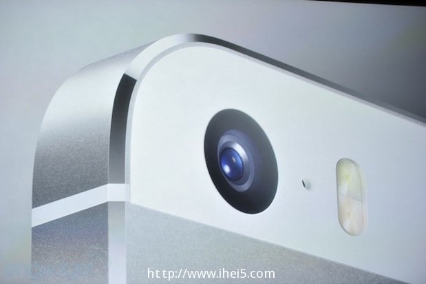 iPhone 5s摄像头采用5段式镜片，增大大了15%的活跃感光区域