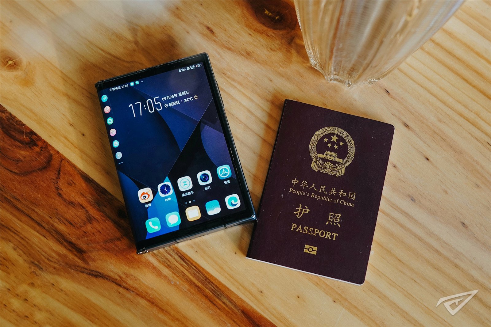 柔宇FlexPai 2+中国护照
