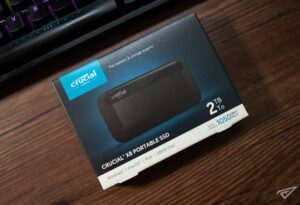 英睿达 Crucial X8 2TB 便携式 SSD 高清图赏_爱黑武