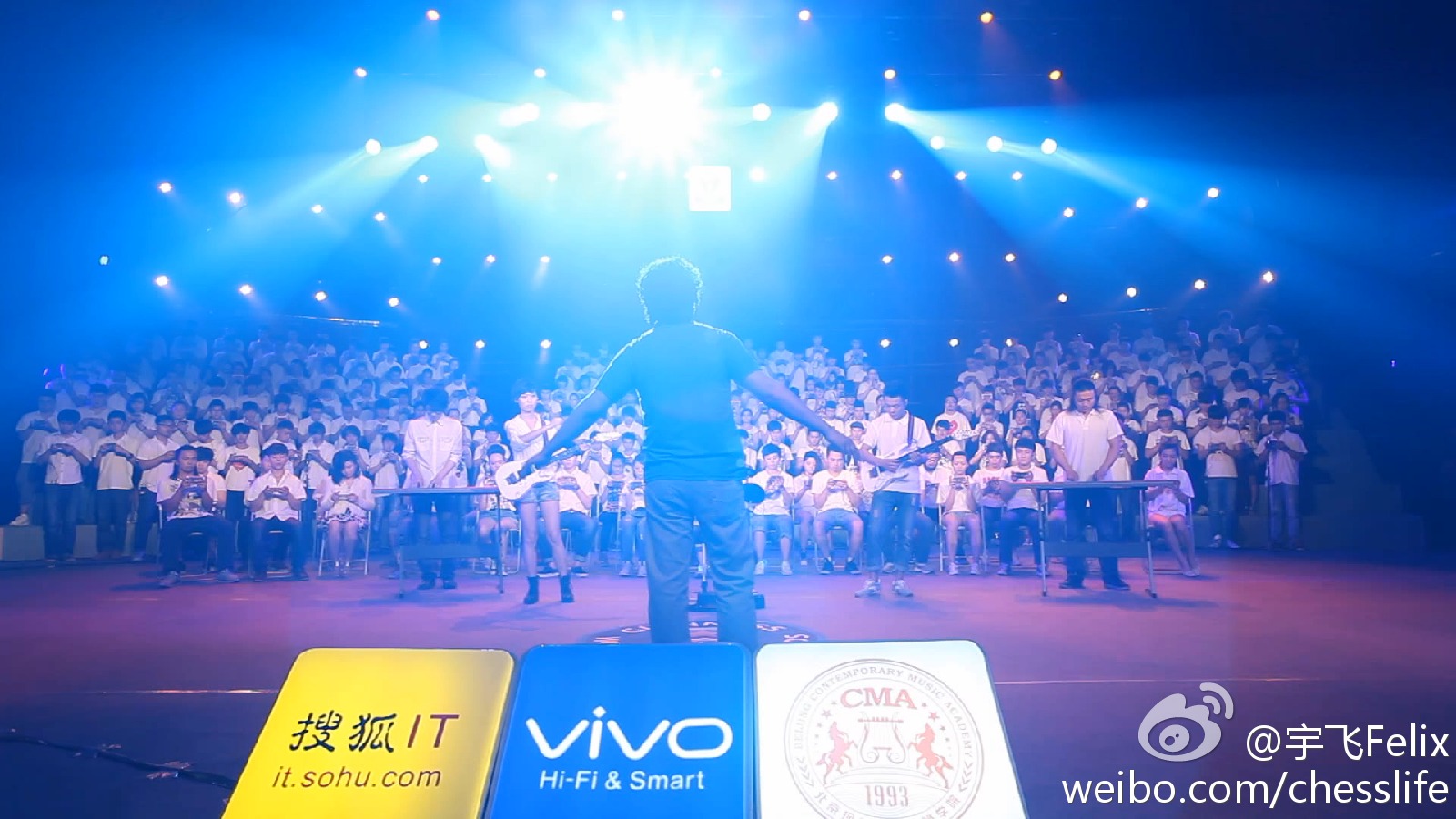 vivo Xplay创造吉尼斯记录:世界最大手机乐团 vivo Xplay创造吉尼斯记录:世界最大手机乐团