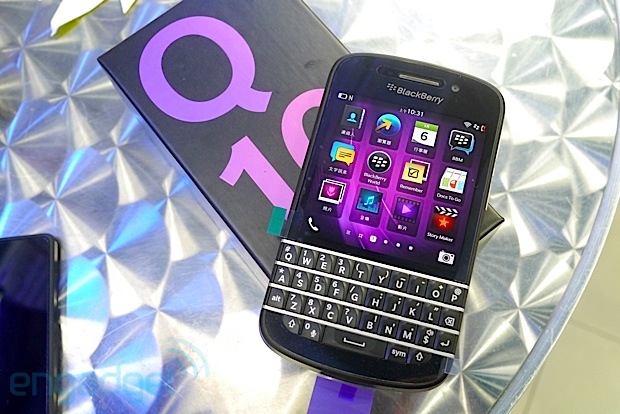 BlackBerry Q10 正式在香港推出，售价达到 6388 港币