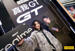 realme GT线下火爆 最潮快闪店落地上海、苏州_爱黑武